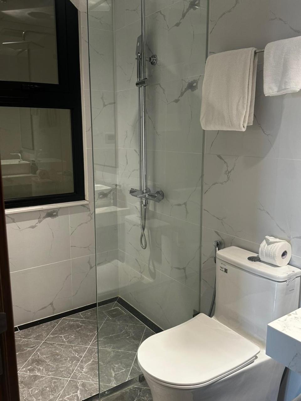Eco Nest Hotel & Apartment ハノイ市 エクステリア 写真